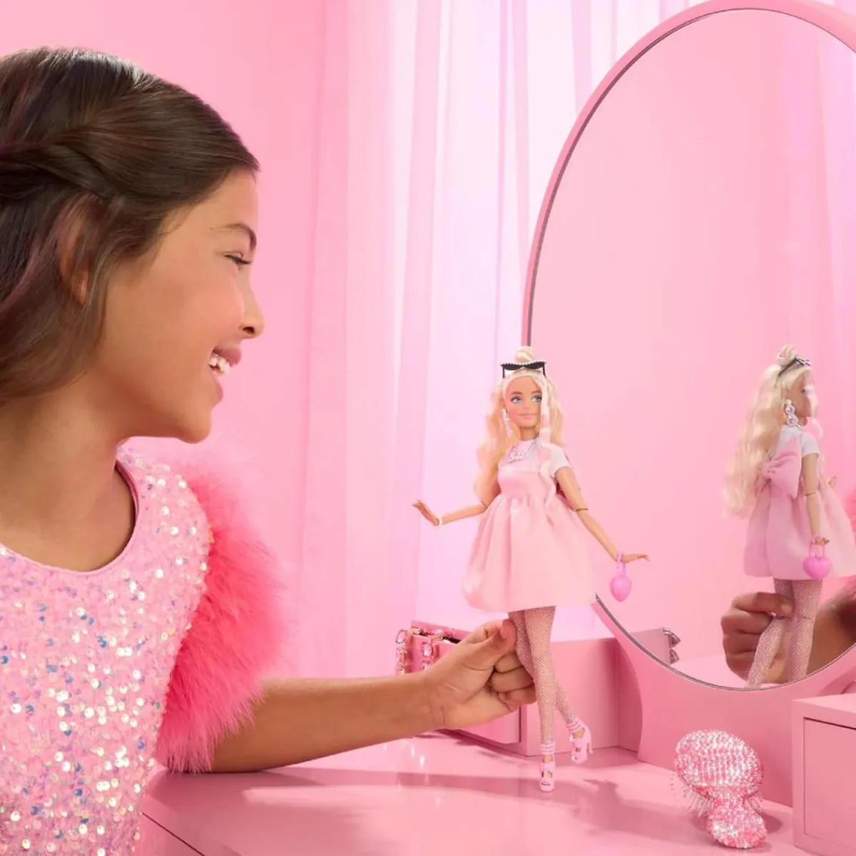 Barbie - Muñeca Deluxe Style vestido con lazo*MATTEL Hot