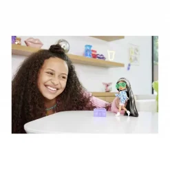 - Muñeca extra mini chaqueta de cuadros*BARBIE