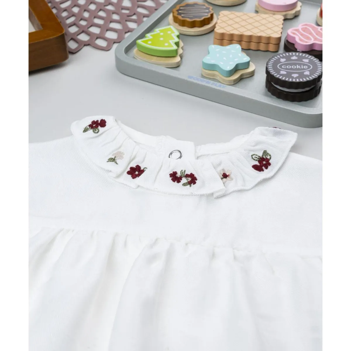 Body de niña blanco con cuello bordado*Prenatal Best