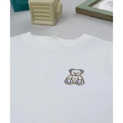 Camiseta básica infantil blanca con parche de osito*Prenatal Outlet