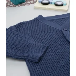 Cárdigan de niño azul tricotado*Prenatal