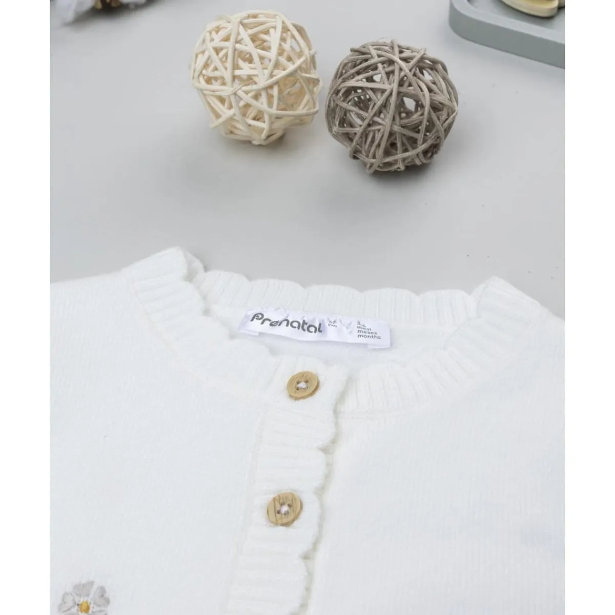 Cárdigan tricot de niña con flores bordadas*Prenatal Hot