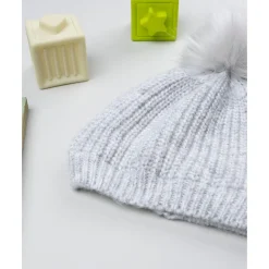 Gorro pompon niña gris con lurex*Prenatal Outlet