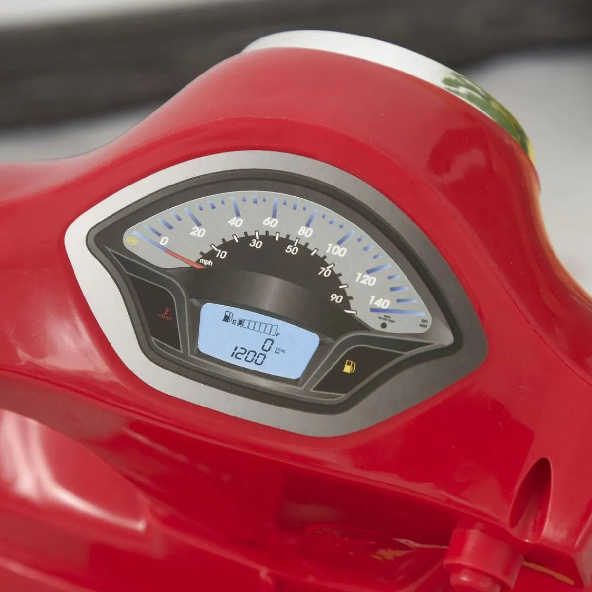 - Vespa roja Vehículo de batería Vehículos De Batería O A Pedales