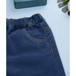 Jeans azul con bordado corazón para niña*Prenatal Clearance