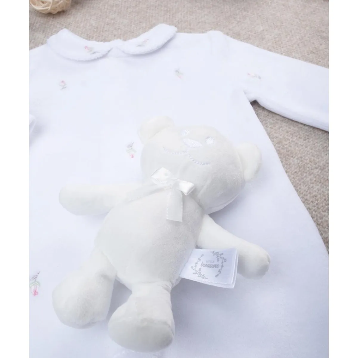 Monito de bebé blanco con osito de regalo*Prenatal Clearance