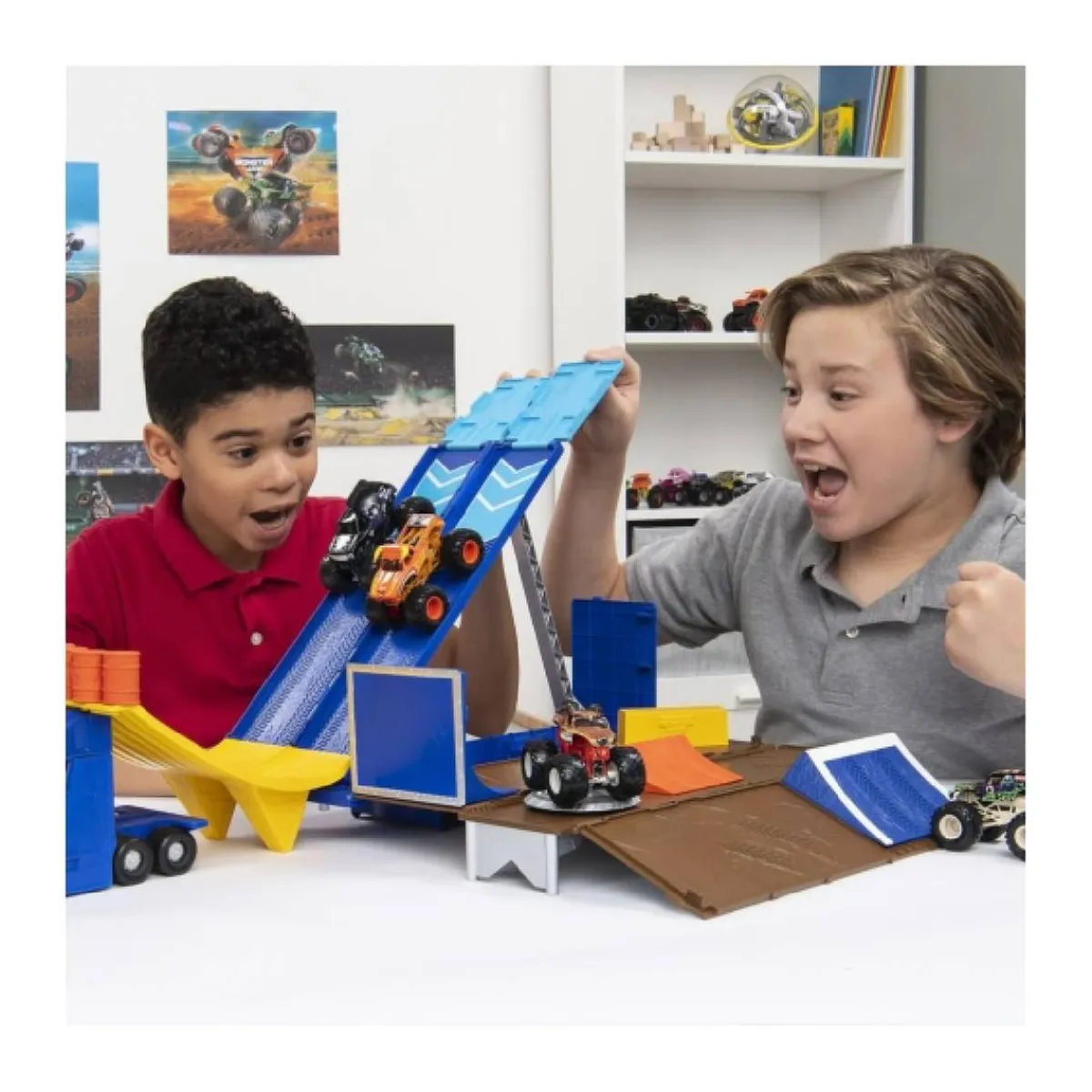 New Monster Jam - Camión 2 en 1 transformación Vehículos Y Circuitos