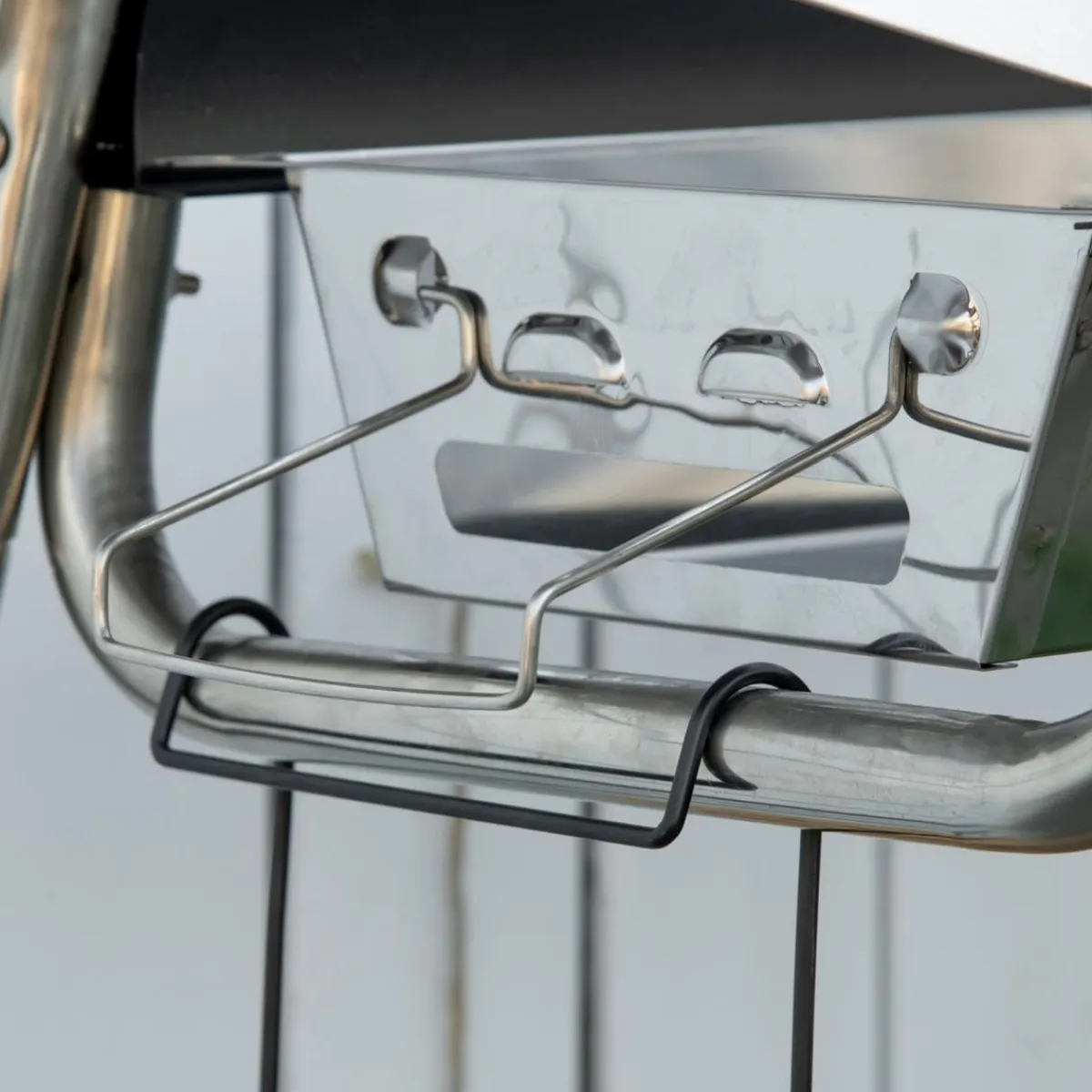 - Barbacoa de carbón portatil con parrilla y plancha*Outsunny Sale