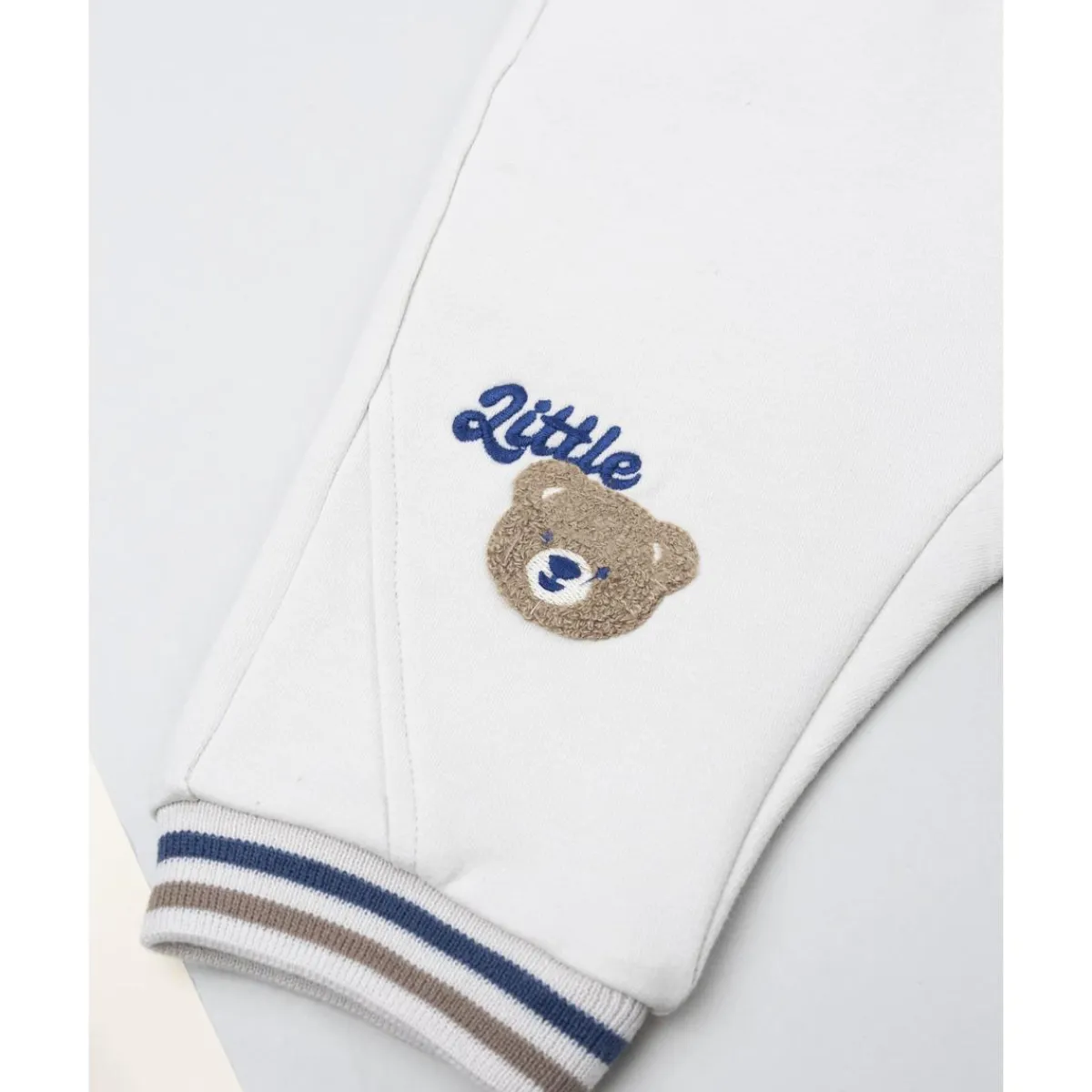 Pantalón gris para niño con parche de oso*Prenatal Sale