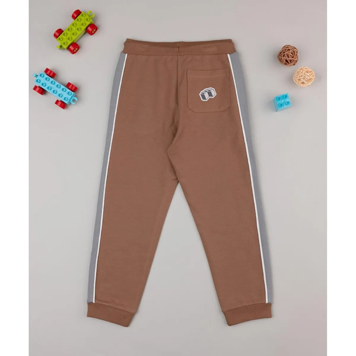 Pantalón niño marrón con bandas laterales Niño 2-10 Años·Vaqueros, Pantalones Y Petos|Niño·Niño 2-10 Años