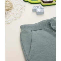 Pantalón niño verde felpado con estampado*Prenatal Outlet