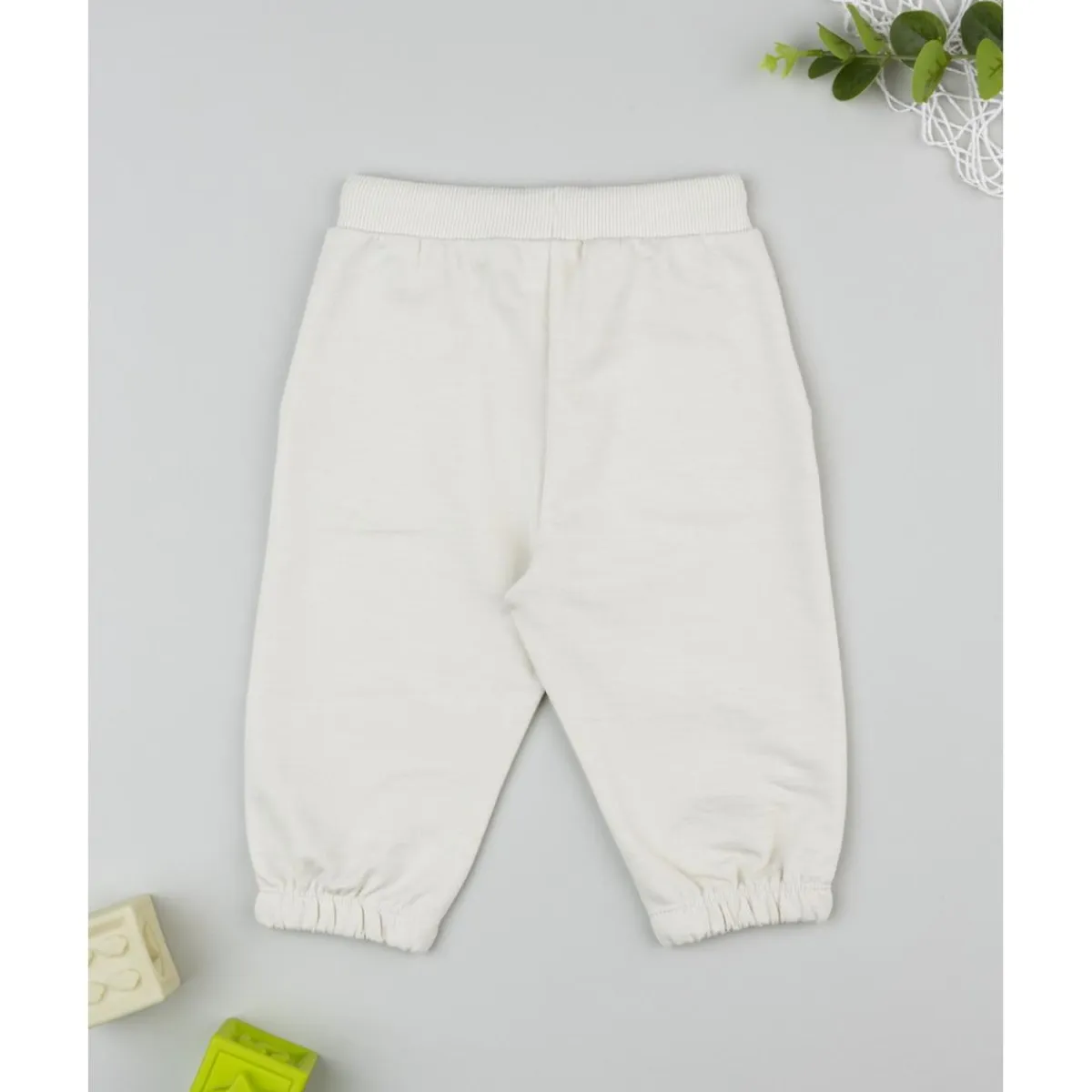 Pantalones niño beige estampado relieve*Prenatal Clearance