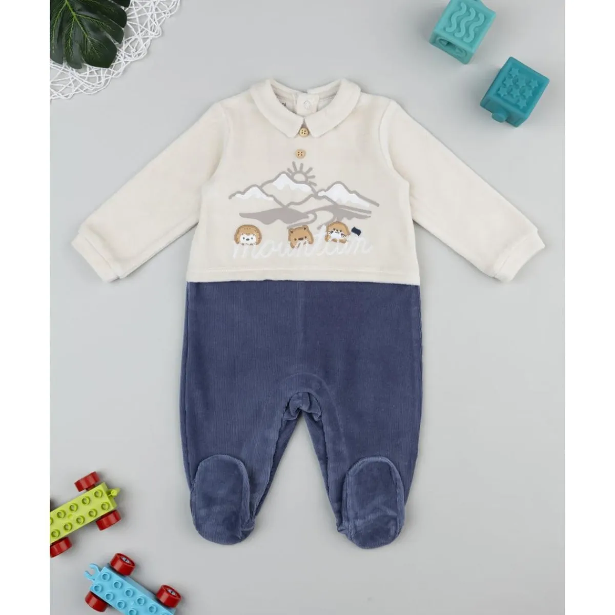 Pijama bicolor de bebé en terciopelo con estampado "Mountain"*Prenatal Online