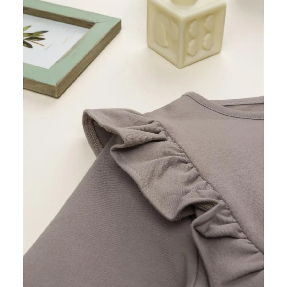 Sudadera marrón para niña con estampado de Minnie*Prenatal