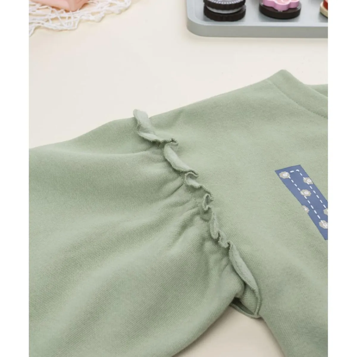 Sudadera verde “Love” para niña*Prenatal Sale